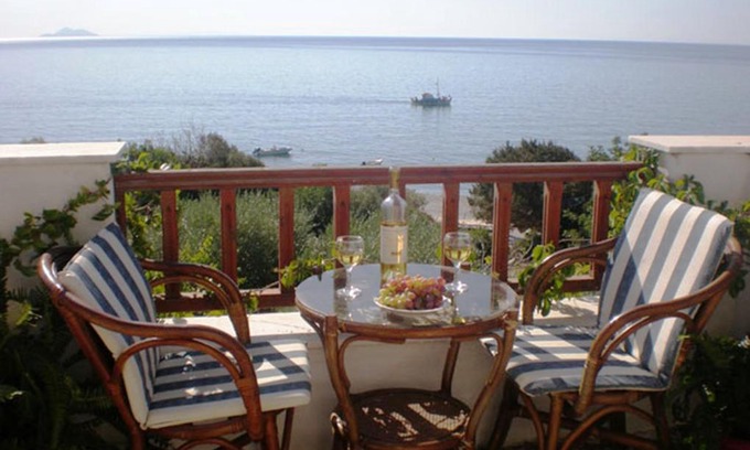 Kampos Marathokampou Apartment | Beachfront Tiki Rooms - Guest Rated 9.5 with Ocean Views