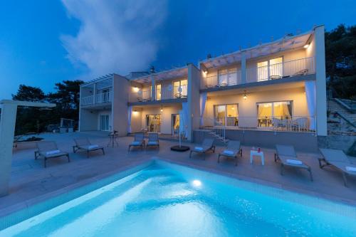Zman Apartment | Elegant Tilagus Holiday Villa - Guest Rated 9.8/10