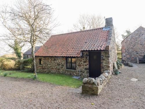 Akeld House | Experience Tile Rouge: Pet-Friendly Accommodations Await