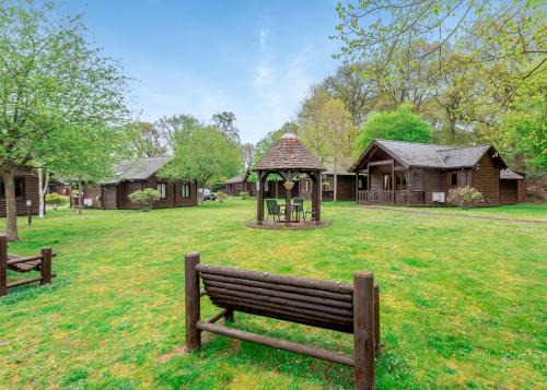 Tilford Resort | Inviting Tilford Woods Lodge Retreat - Family-Friendly Getaway