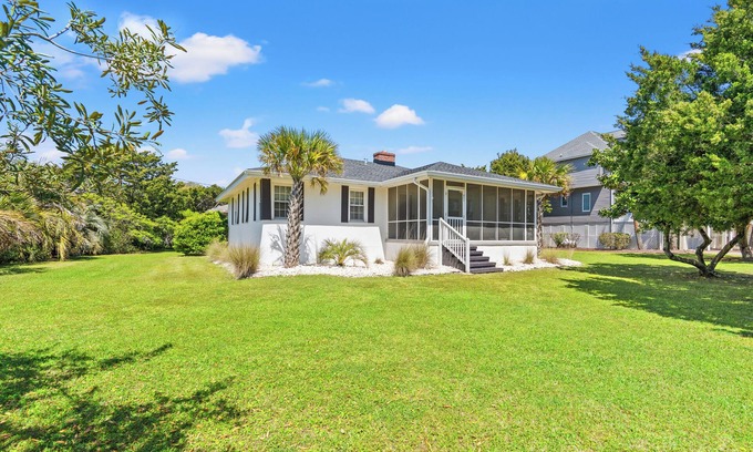 Ocean Drive House | Tilghman Breeze-3BR-Grill, Pet Friendly, 2nd Row