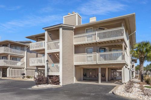 Cordesville Apartment | Discover Tilghman Lakes D4 Condo with Pool & Hot Tub