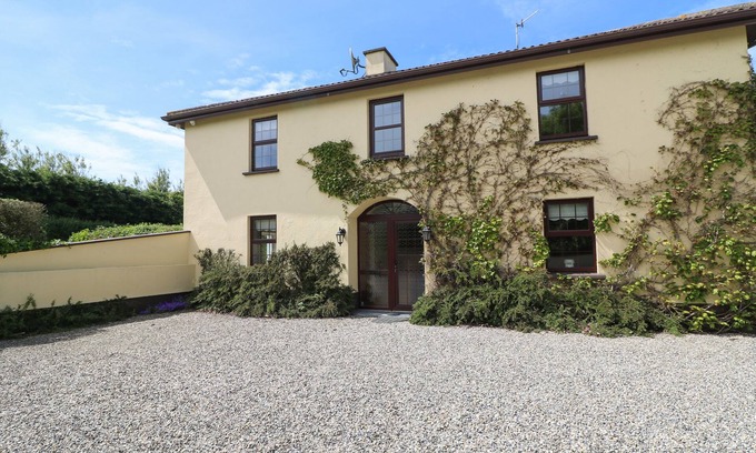 Kilmore House | Family-Friendly TILLADAVIN HOUSE with Ocean Views in Kilmore
