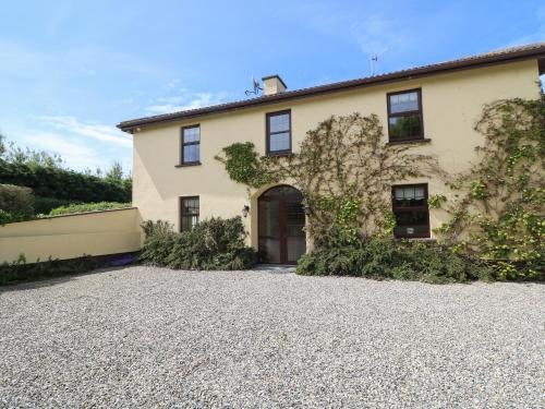 Kilmore House | Ocean View Getaway at Tilladavin House - 4-Star Retreat