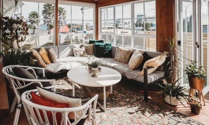 New Plymouth Villa | Timata Ora: Oceanfront Retreat for 14 with Breakfast