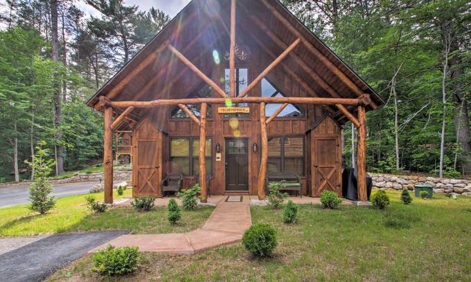 North Conway House | Cozy Timber Home Steps from Slopes and North Conway Shops