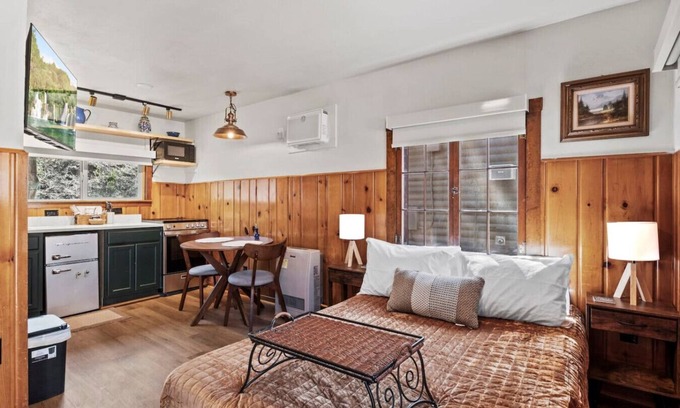 Colorado Springs Cabin | Timber Lodge Cabin #11