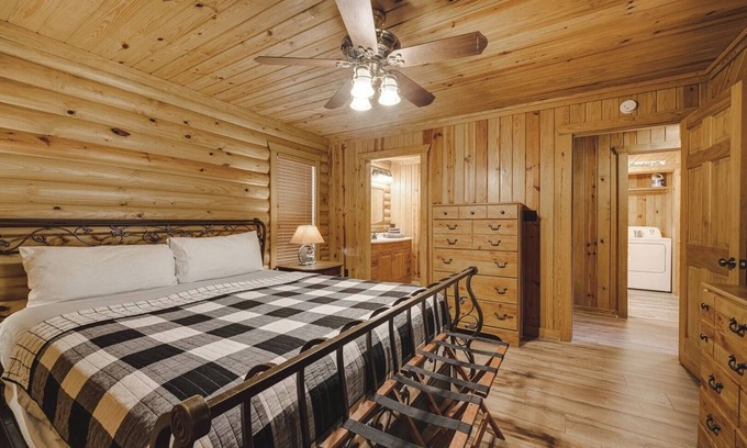 Amity Cabin | Timber Lodge Ranch - Ranch House