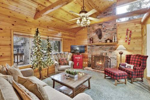 Boulder Bay House | Timber Pines Chalet: Relaxing Hot Tub Retreat by Lake