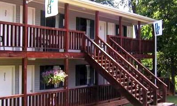Jamestown Cabin | Explore Timber Pointe Resort: Family-Friendly Retreat