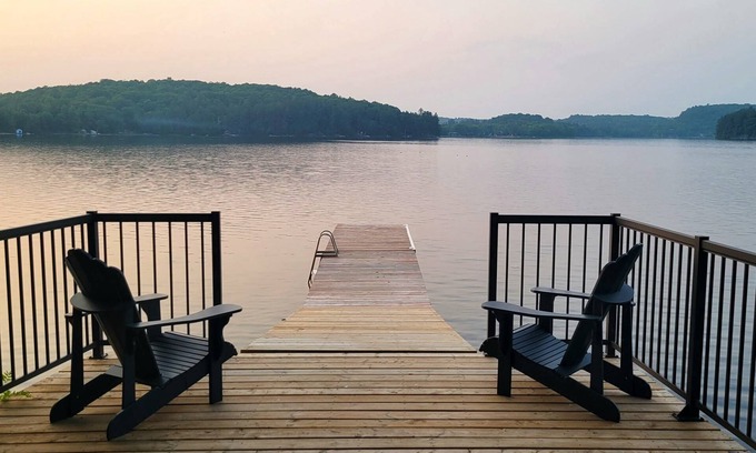 Muskoka Lakes Cottage | Timber Rock Cottage: Lakefront Views & Family-Friendly Amenities