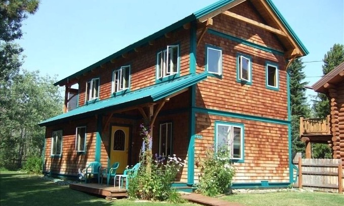 East Glacier Park Village House | Timber Frame Guest Home: Poolside Retreat with Breakfast