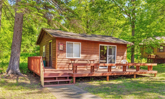 Park Rapids House | Cozy Cabin #10 with Pool and Spa near Bear's Den Golf