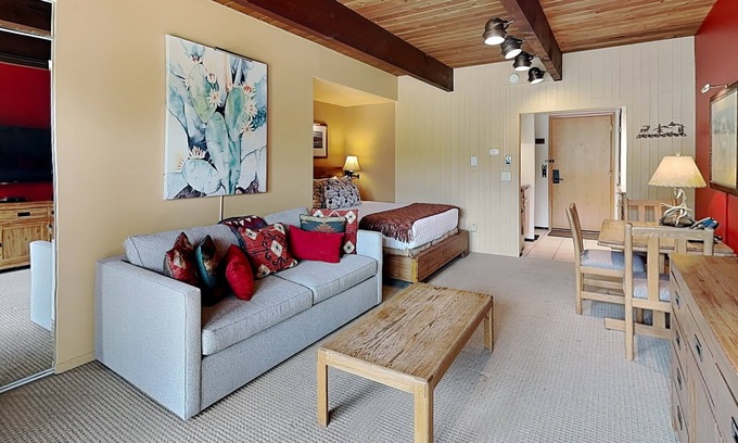 Snowmass Village Condo | Timberline 216 Studio Deluxe: Hot Tub, Pool & Ski-in/out