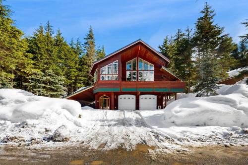 Alyeska House | Relax at Timberline Tranquility with Family-Friendly Amenities