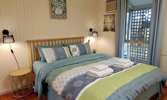 Kalimna Ski Chalet | TimberLoo Cottage (1 Queen Bed) SPA & Wood Stove