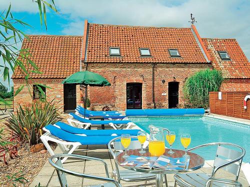 Runcton Holme House | Experience Timbers Barn: Child-Friendly Retreat with Pool