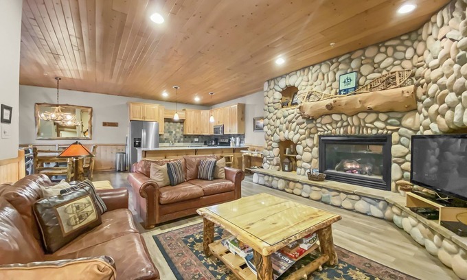 Park City Condo | Timberwolf Retreat: Top-Rated Park City Escape with Hot Tub