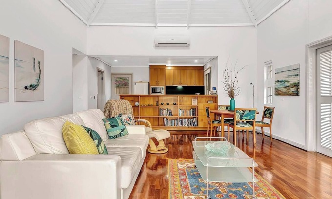 Semaphore Cottage | Oceanfront Time and Tide Beach Cottage on the Esplanade