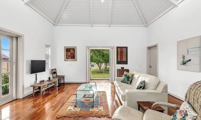 Semaphore Apartment | Time and Tide Hideaway: Oceanfront Beachside Retreat