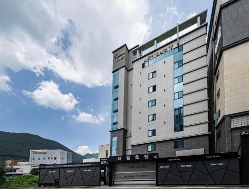 Mulgum-ri Hotel | Discover Time Hotel: Spa Retreat with Breakfast Included