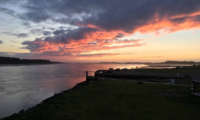 Foxton Beach House | Family & Pet-Friendly Retreat at 'Time Out' Foxton Beach