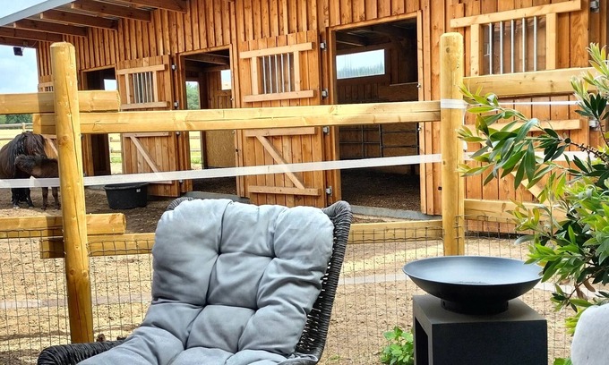 Estorf Apartment | Unwind at Time Out on the Soul Farm - 10/10 Guest Rated