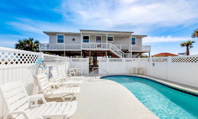 East End House | Time Out: Guest Rated 9/10 with Pool & Pet-Friendly Amenities