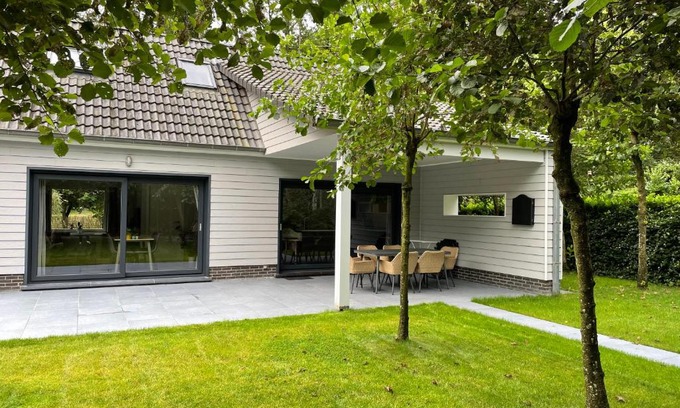 Knesselare House | Discover Time To: Pet-Friendly Getaway with Hot Tub Bliss