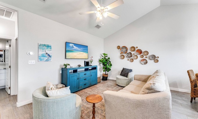 Corpus Christi House | Relax and Recharge at Aruba Bay Resort - Pet Friendly Retreat