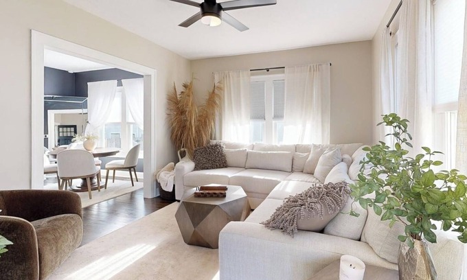 Bloomington House | Modern Home with Lake Views & Spa - Guest Rated 8.6/10