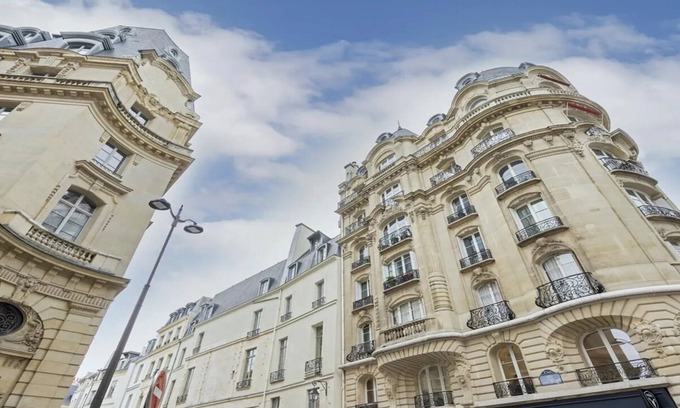 Vivienne Apartment | Timeless Elegance:Classic Parisian Architecture Meets Modern Luxury-Palais Royal