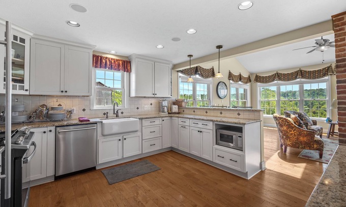 Burgettstown House | Historic Renovated Pre-Civil War Guest House with Kitchen