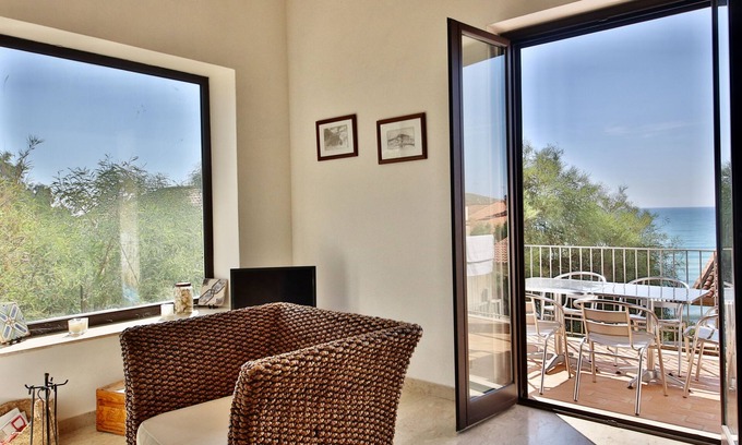 Sciacca Apartment | Seafront 3BR Escape: Pet-Friendly & Ocean View Awaits
