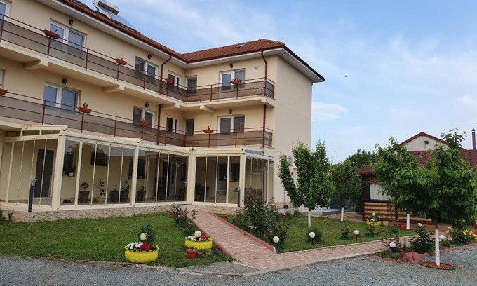 Costinesti House | Timona: Guest Rated 10/10 with Family-Friendly Amenities