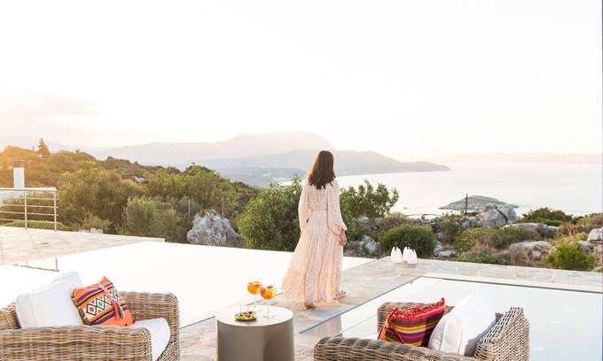 Plaka Villa | Timori: Modern Oasis with Ocean Views and Pool Retreat