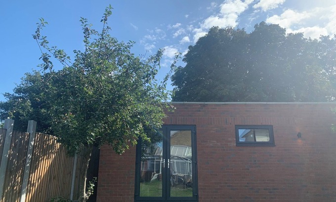 Sandwich Apartment | Modern Timothy and Shekinah Apartments in Kent for Families