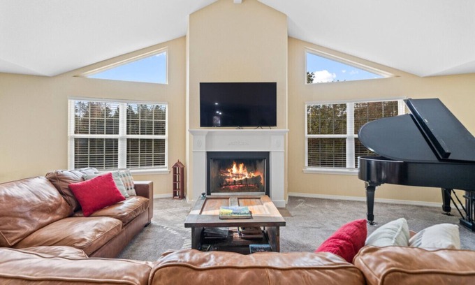 Russellville Apartment | Timothy's Timber Haven: Pet-Friendly Retreat with Lake Views
