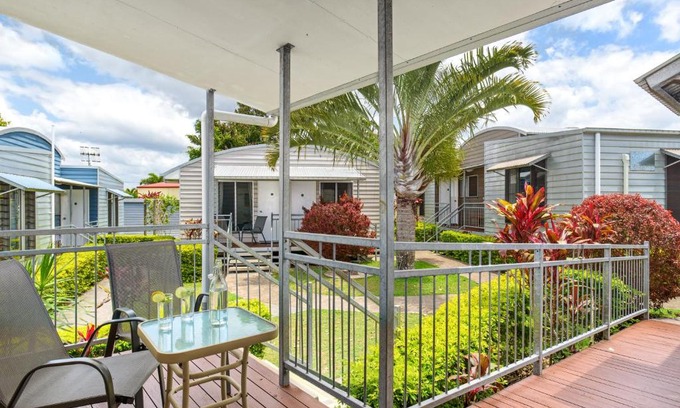Tin Can Bay Hotel | Relax at Tin Can Bay's Sleepy Lagoon Motel with Family Amenities
