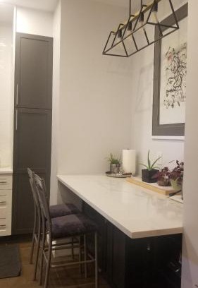 Centretown Apartment | Discover Tina's Gem: Guest Rated 9.1 for Your Stay
