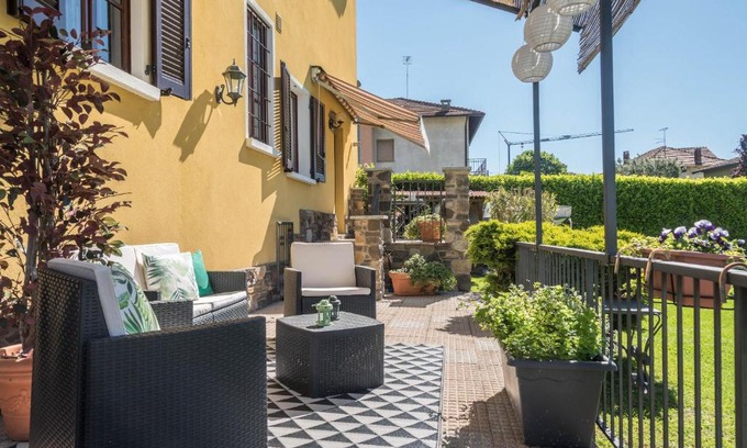 Arolo Apartment | Family-Friendly Retreat at Tina's Yellow Home - 4 Stars!