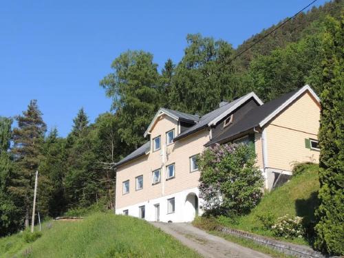 Andalsnes House | Pet-Friendly Retreat at Tindelykke with Top Guest Ratings