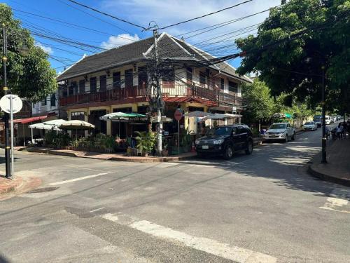 Luang Prabang House | Budget-Friendly Tingkham Guesthouse: Family & Pet Welcoming