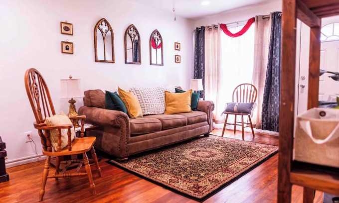Midwest City House | Tinker AFB OKC Midwest City I-40 Colonial Dorchester Cottage