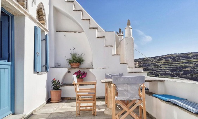 Megas Yialos-Nites House | Discover Tinoshomelidays Residences: Rated 9.8/10 for Families