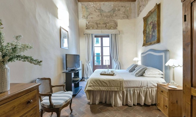 Santo Spirito Apartment | Charming Tintoretto Frescoed Loft with Spa & Breakfast