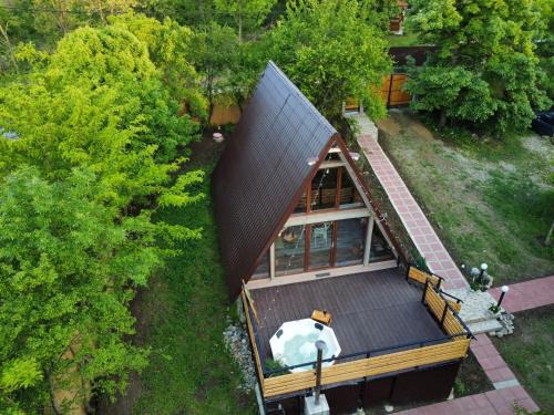 Varvoru de Jos Ski Chalet | Cozy Tiny A Frame with Oceanfront Views and Hot Tub
