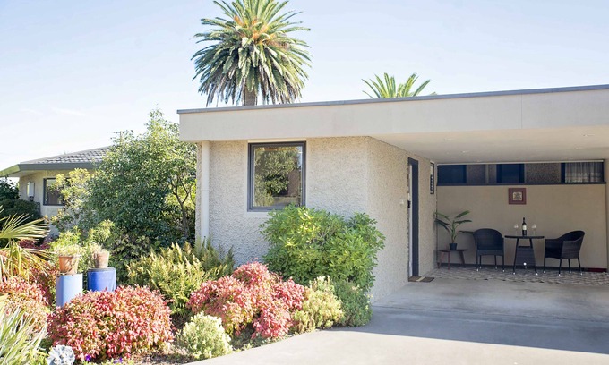 Havelock North Apartment | Cozy Tiny Apple Studio with Breakfast in Havelock North