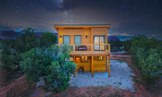 Kanab Cabin | Cozy Island View Cabin #4 @ The Cedars - 10/10 Guest Rating