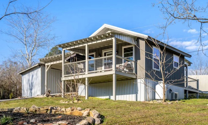 Trenton Cabin | Dog-Friendly Tiny Cabin Escape with Scenic Mountain Views